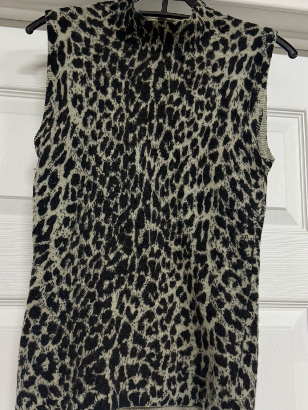 Guess Women's Black and light green Leopard Print Sleeveless Turtleneck Sweater